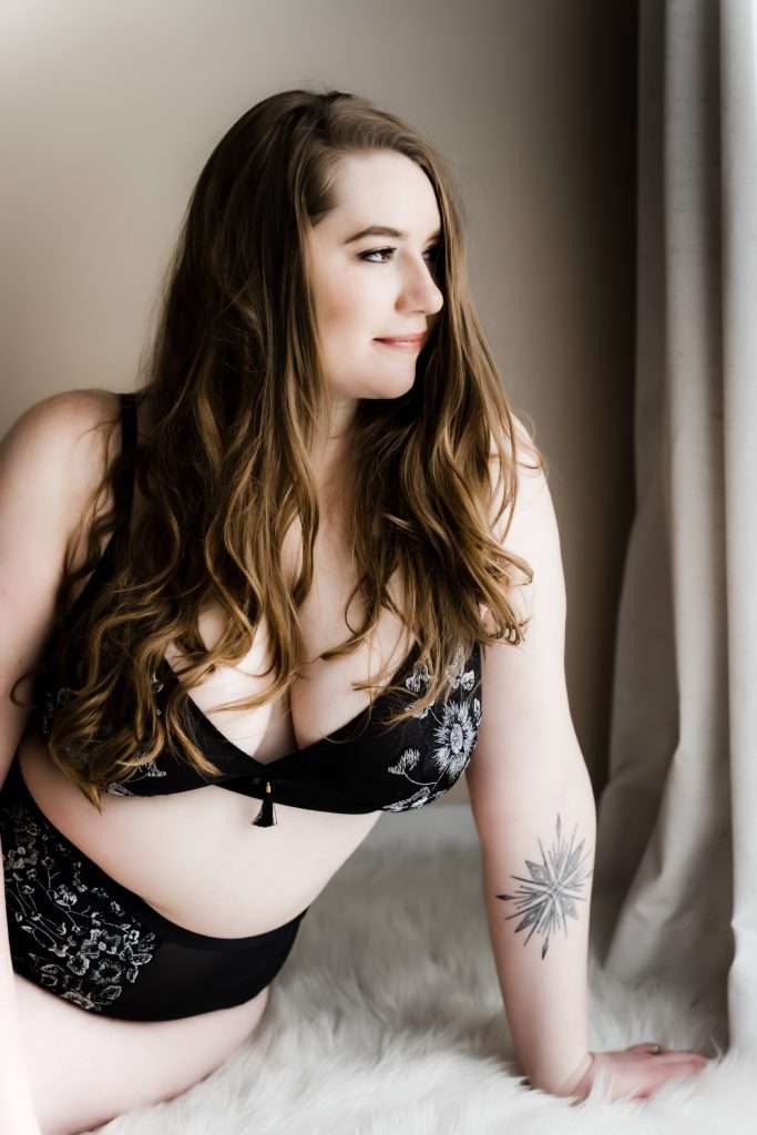 curvy plus size boudoir photo